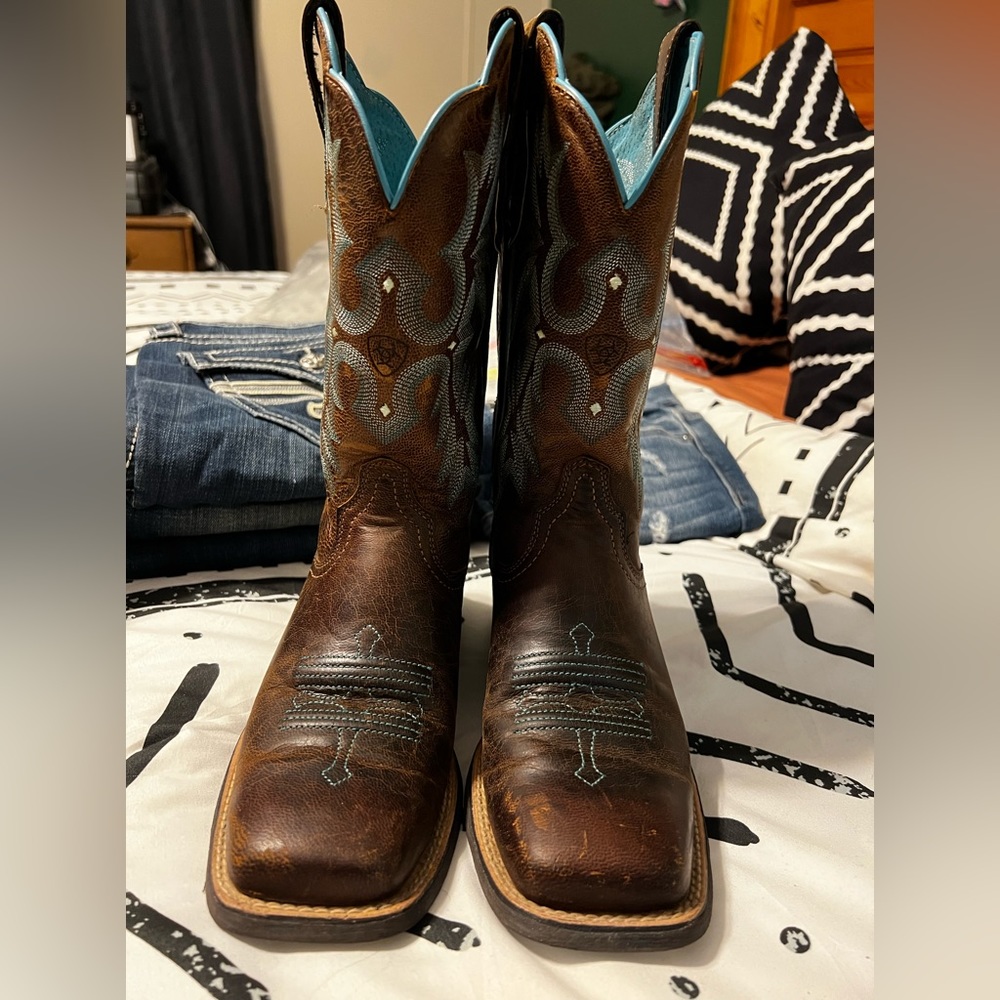 Like new square toe boots.